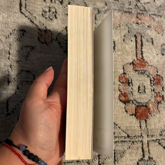 Book Called Through Her Eyes A New History of Ireland in 21 Women - Picture 4 of 5